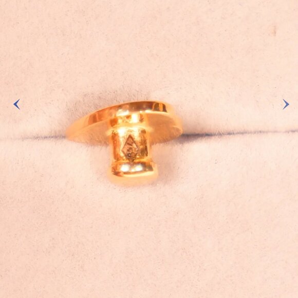 Apple Watch 18k Yellow gold Charm - Picture 2 of 7